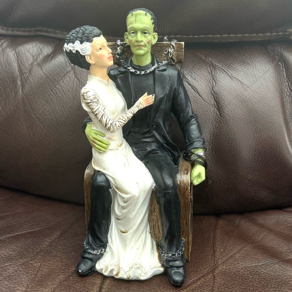 Frankenstein & Bride on Electric Chair - Spooky Night Halloween Decor